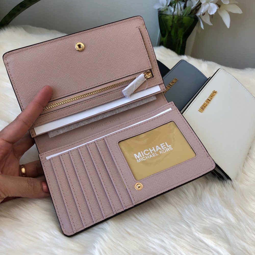 🌹5 of Michael Kors Bifold Wallet 🌹❤️ - Picture 6 of 7